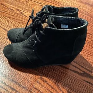 Barely Worn Toms Black Booties/Wedges